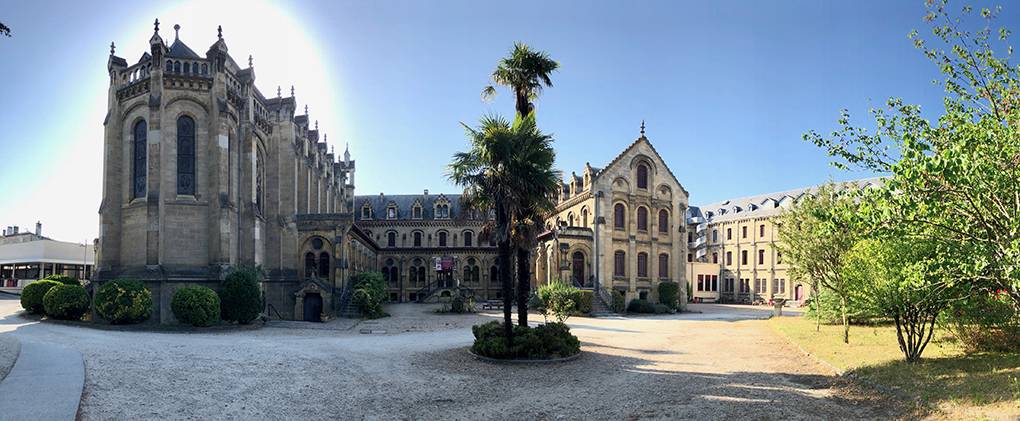 Intervention installation de fenêtre en bois pour établissement scolaire près de Bordeaux