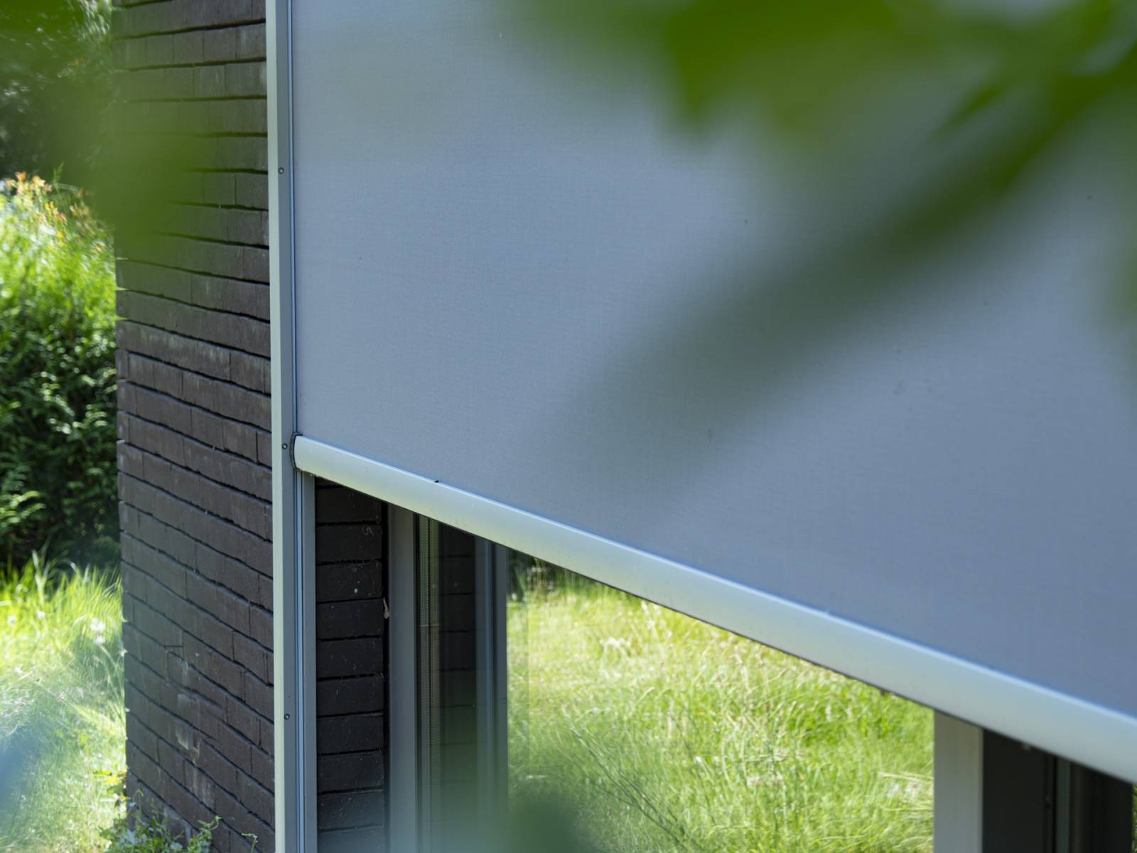 Screens extérieurs à Bordeaux et en Gironde : les solutions sur mesure des Menuiseries de Capeyron pour limiter la chaleur efficacement