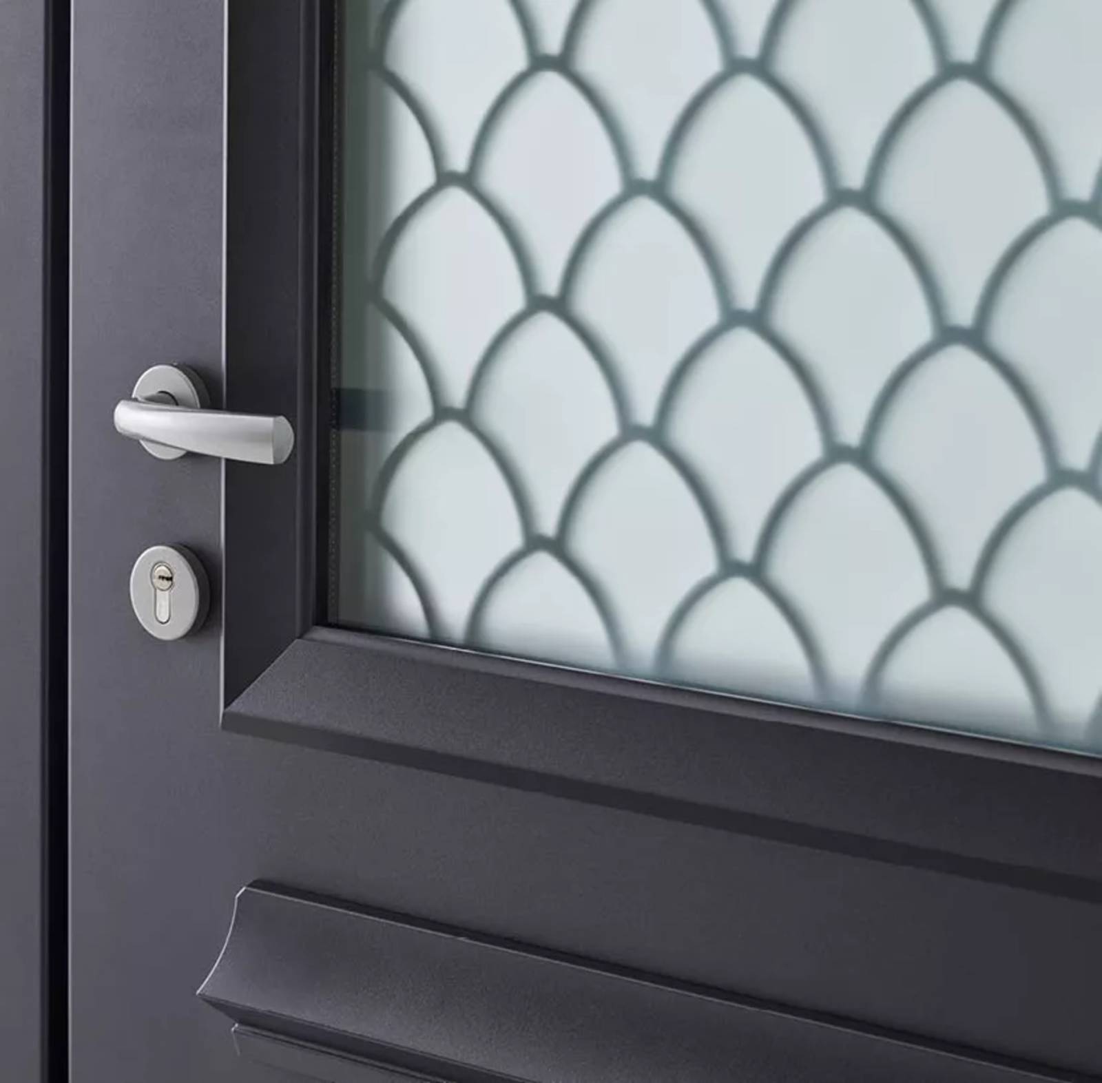 Menuisier poseur autour de Bordeaux pour remplacement d'une porte d'entrée