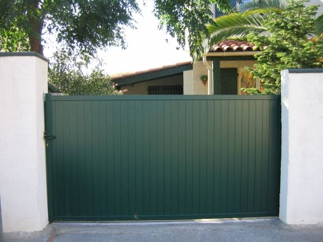 Devis gratuit pour la pose d'un portail coulissant en aluminium au meilleur prix à Pessac, Gironde