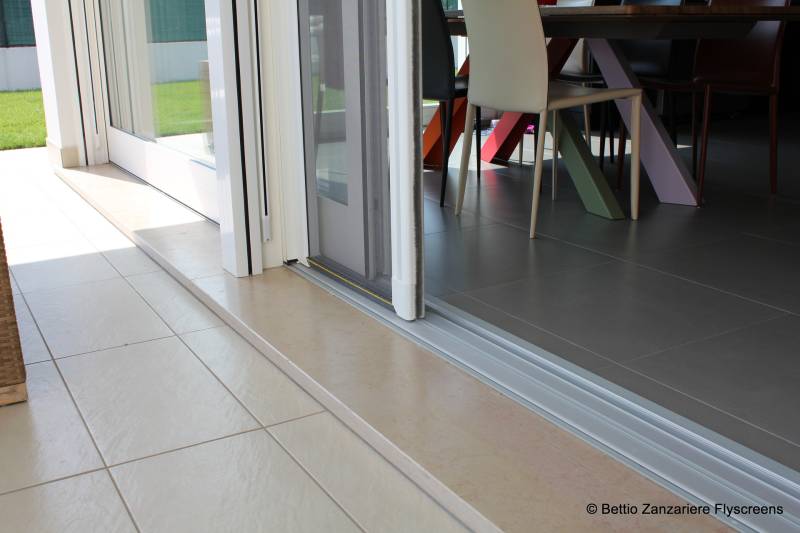 devis gratuit sous 48h pour l'installation de moustiquaires sur les fenêtres de mon appartement de Pessac (33)