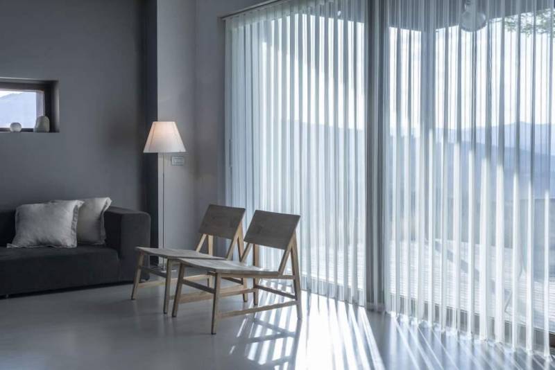 Pose de stores intérieurs sur mesure pour aménager sa maison au Bouscat