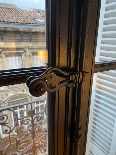 Rénovation Bordeaux centre- Fenêtres bois à l’identique à Bordeaux centre : une rénovation patrimoniale signée Menuiseries de Capeyron